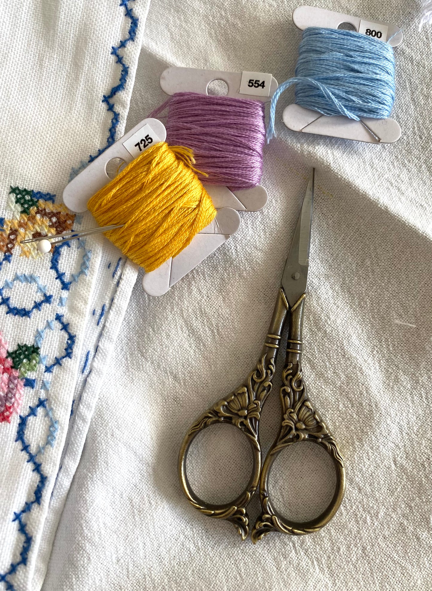 Broderisaks Flora, Bronsje